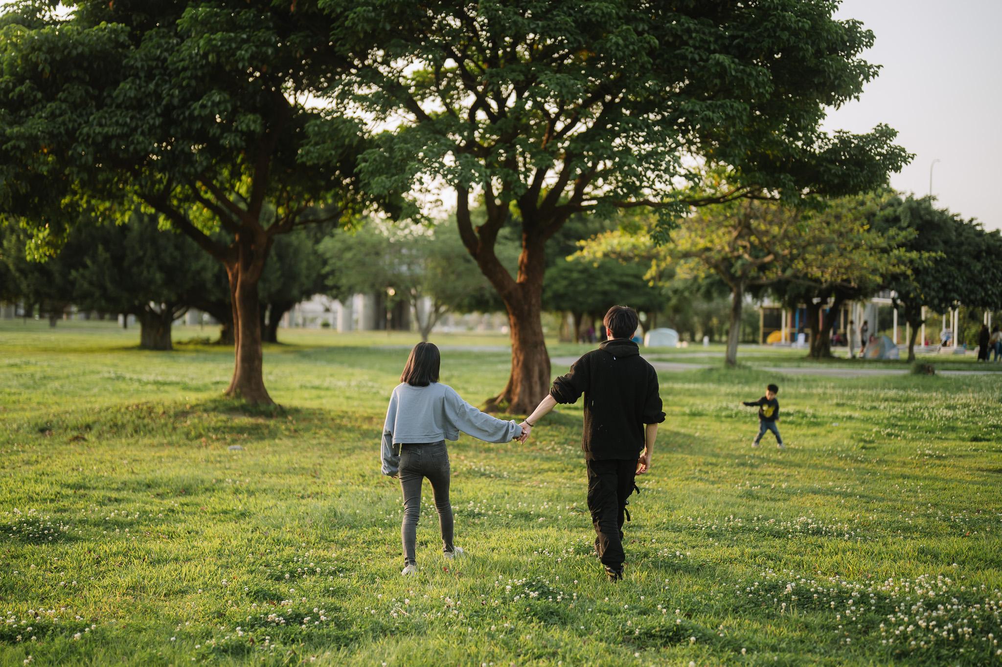 家庭寫真｜三重大都會公園｜We are family｜邊玩邊拍